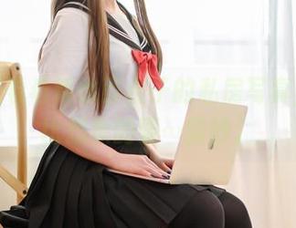饭后来看看青水百合子的私房写真，效果比想象的要…微妙。