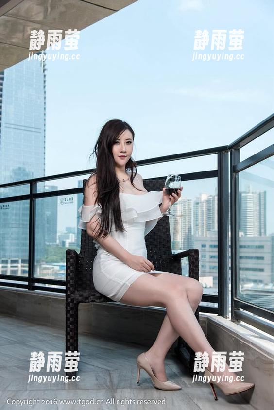 青豆客 - 忘记耳朵，眼镜下的王语纯美图还藏呢？