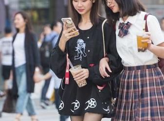 魔镜街拍的新挑战：看这全套图包里的紧身裤小姐姐